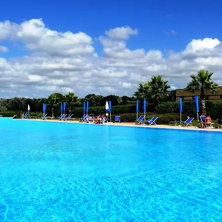 Cosmopolitan Golf & 2*