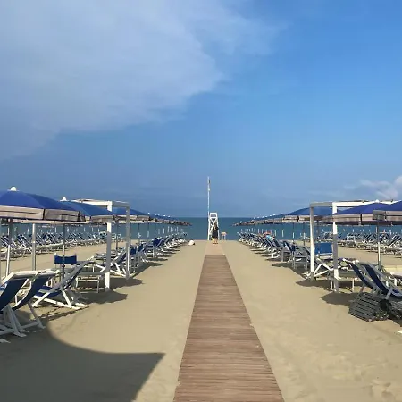 Cosmopolitan Golf & Курортный комплекс