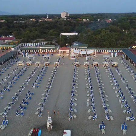 Cosmopolitan Golf & Курортный комплекс