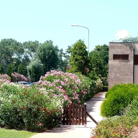 Cosmopolitan Golf & Курортный комплекс 2*